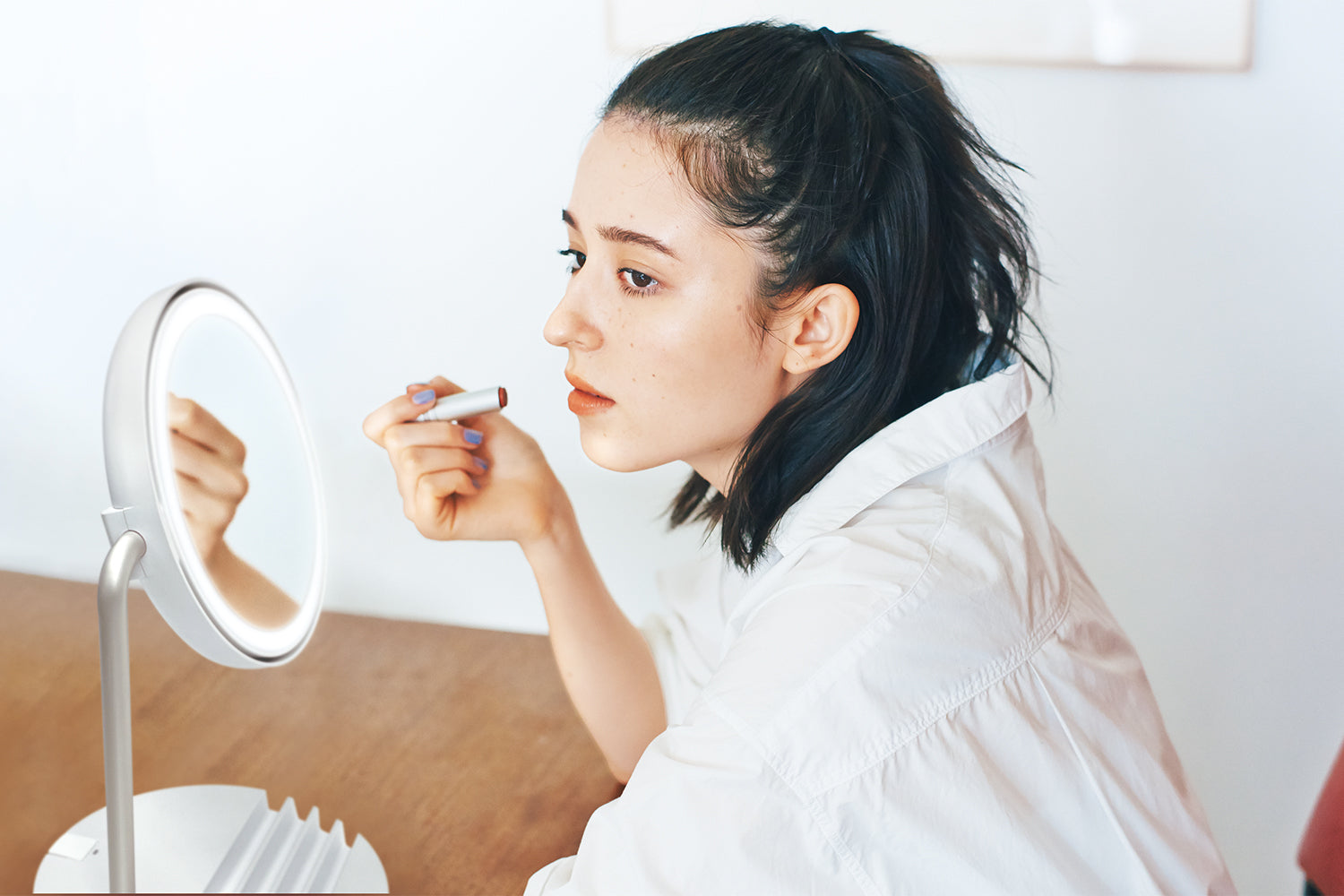 揺らぐ春、汗ばむ前に。メイク崩れ対策は“風”がカギ