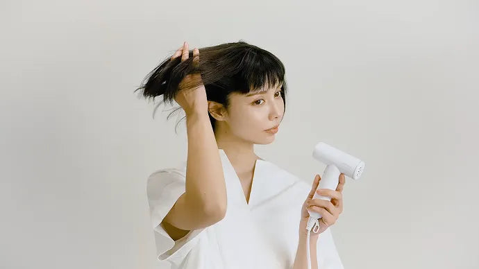 FESTINO公式】ツヤモイストドライヤー LIGHT | 超軽量200g・大風量で